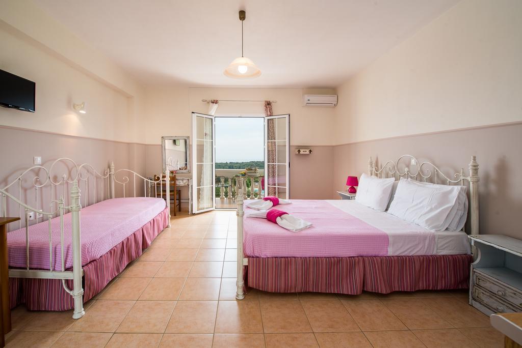 Aparthotel Elaias Gi 2*